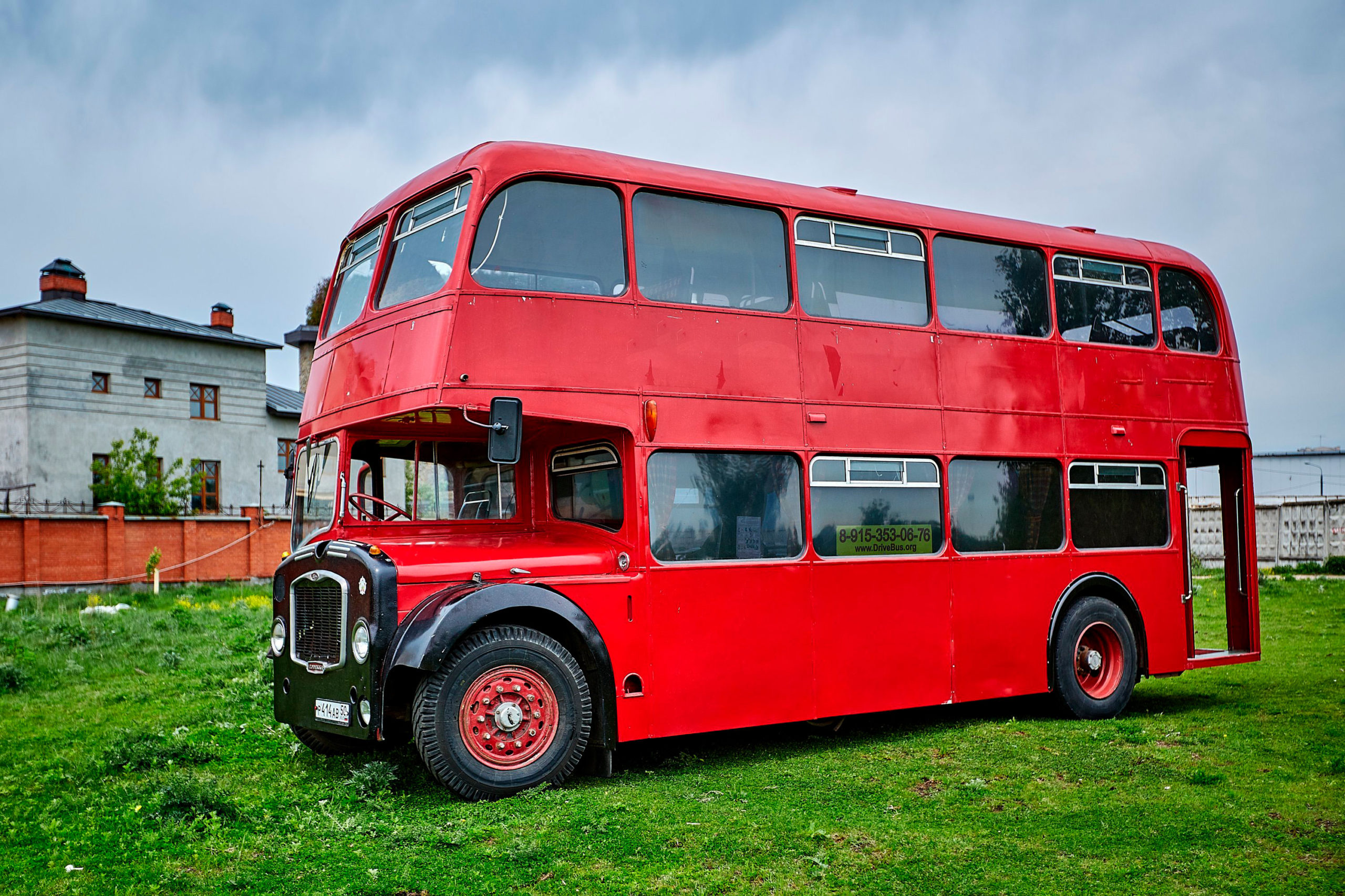 Double decker. Дабл Деккер бас. Двухэтажный автобус даблдекер. 2х этажный автобус в Лондоне. Английский автобус двухэтажный.